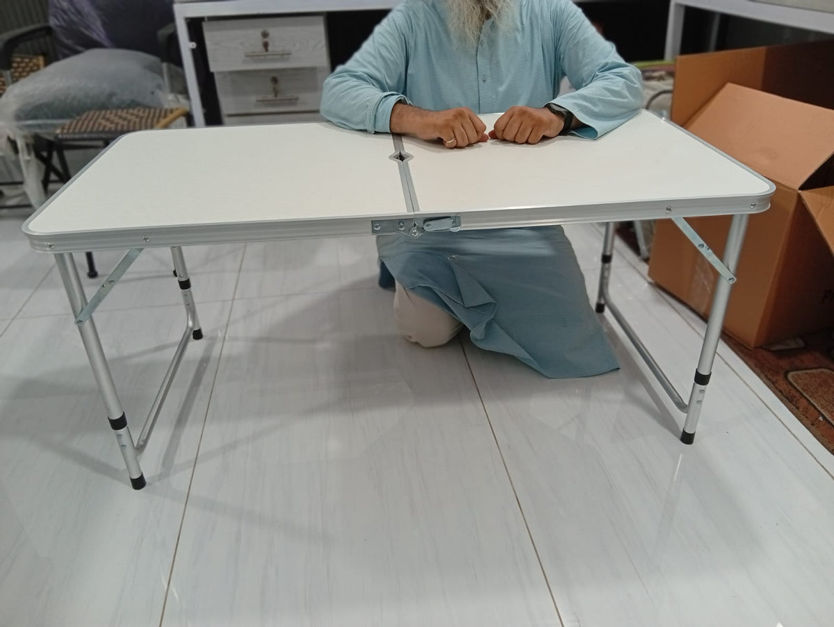 Folding adjustable table
